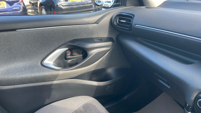 Toyota Yaris 1.5 Hybrid Design 5dr CVT Hybrid Hatchback